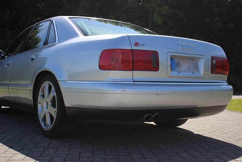 Silber Gebraucht 2003 Audi S8 Limousine | 12.000 € - Bild 1/4