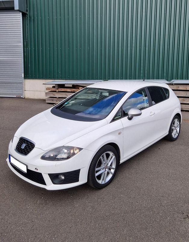 Weiß Gebraucht 2012 Seat Leon FR Sport Limousine | 5.200 € (Superpreis) - Bild 1/4