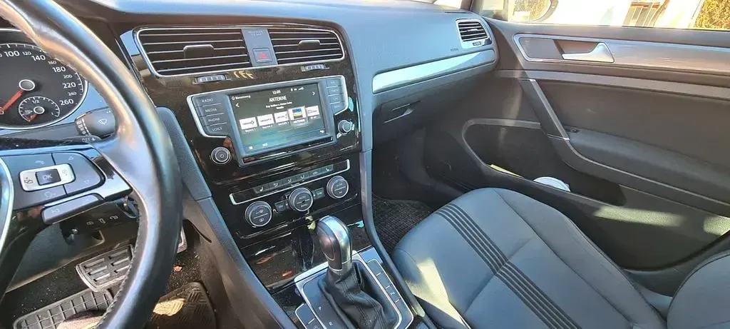 Second-hand VW Golf VII Allstar 150 CP (110 kW) 2016 Argintiu Berlinǎ