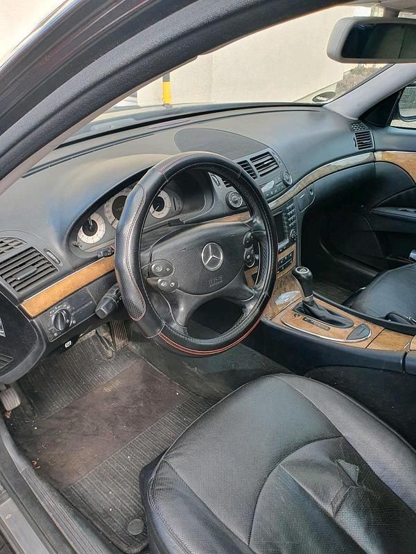 Gebraucht Mercedes E320 Avantgarde 224 PS (164 kW) 2008 Schwarz Kombi