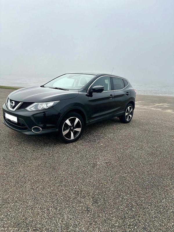 Gebraucht Nissan Qashqai 131 PS (96 kW) 2015 Schwarz SUV
