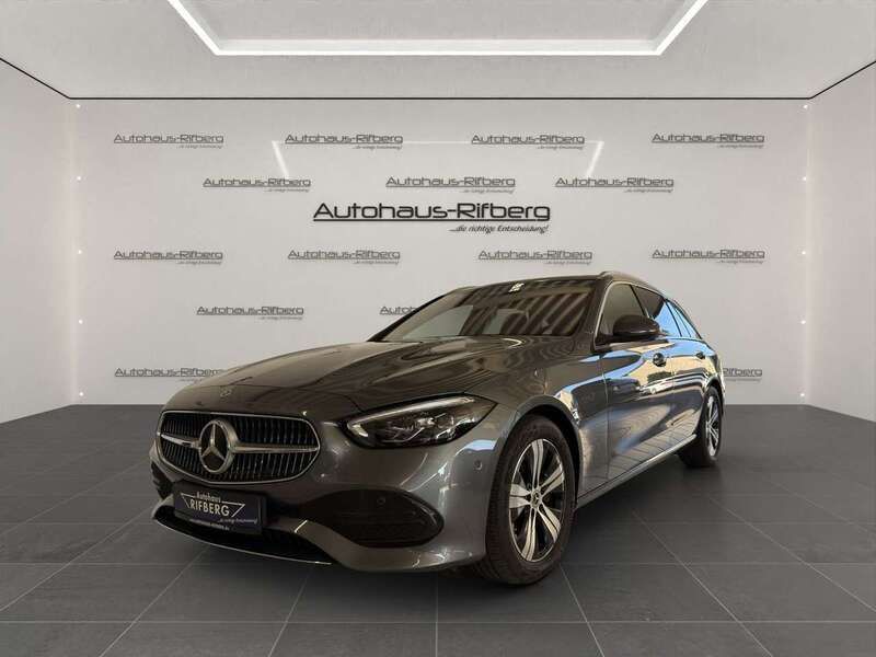 Selenitgrau metalliclack Gebraucht 2023 Mercedes C200 Avantgarde Kombi | 33.890 € (Fairer Preis) - Bild 1/4