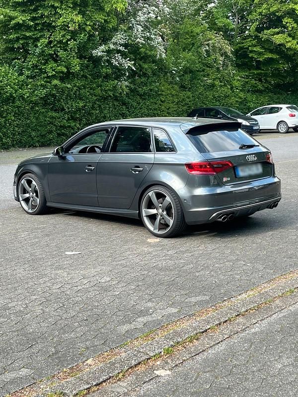 Gebraucht Audi S3 300 PS (220 kW) 2015 Grau Limousine