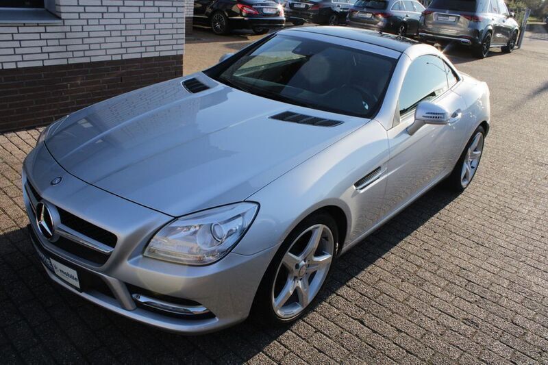 Silber Gebraucht 2011 Mercedes SLK200 AMG Cabrio | 18.900 € (Fairer Preis) - Bild 1/4
