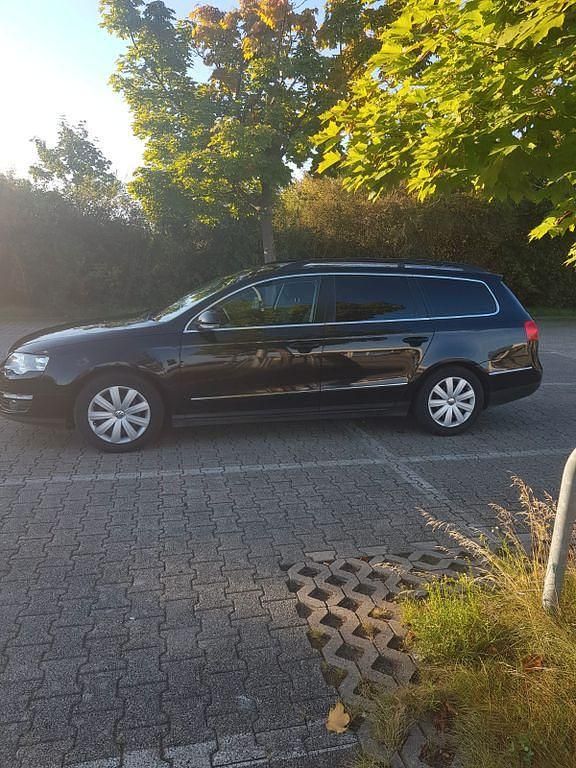 Schwarz Gebraucht 2010 VW Passat Comfortline Kombi | 5.500 € (Fairer Preis) - Bild 1/4