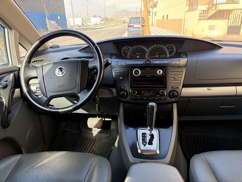 Gebraucht Ssangyong (KGM) Rodius 163 PS (119 kW) 2006 Silber Van / Kleinbus