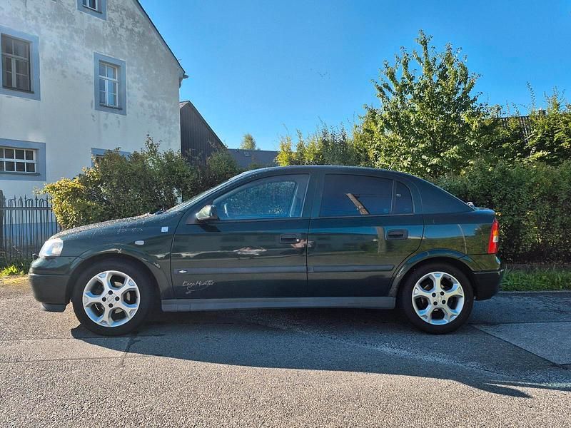 Grün Gebraucht 2002 Opel Astra Limousine | 1.900 € (Fairer Preis) - Bild 1/4