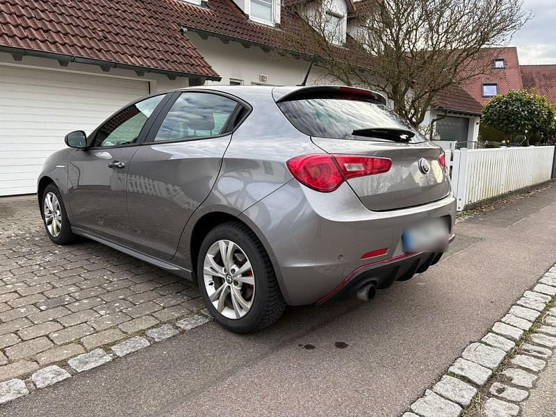 Gebraucht Alfa Romeo Giulietta 150 PS (110 kW) 2017 Grau Kleinwagen