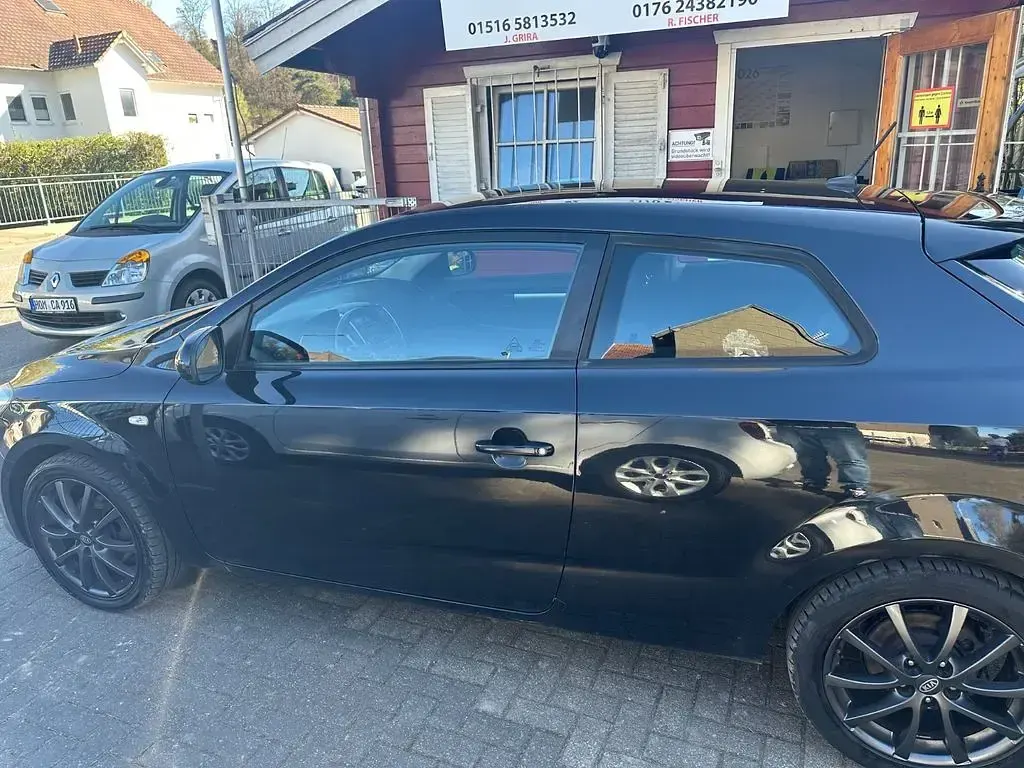 Usado Kia Ceed 125 CV (91 kW) 2012 Negro Utilitario