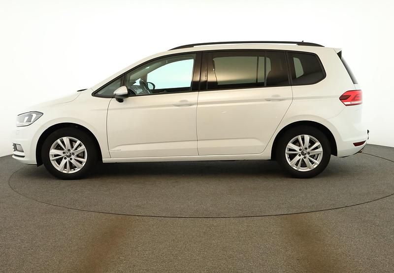 Gebraucht VW Touran Comfortline 150 PS (110 kW) 2022 Oryxweiss Van / Kleinbus