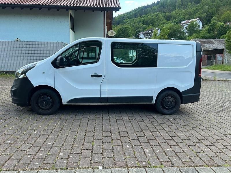 Gebraucht Opel Vivaro 120 PS (88 kW) 2017 Weiß Van / Kleinbus