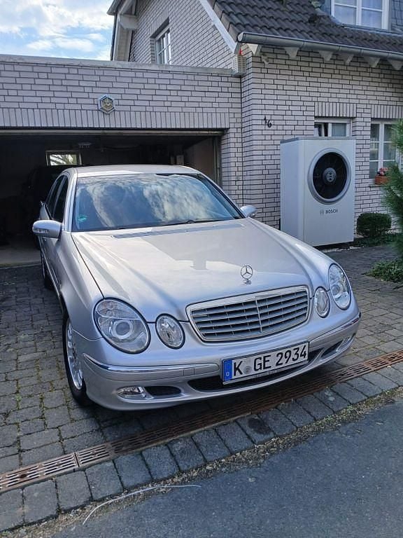Gebraucht Mercedes E240 Classic 177 PS (130 kW) 2002 Silber Limousine