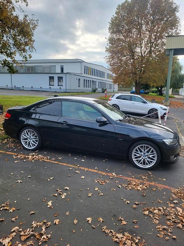 Gebraucht BMW 325 218 PS (160 kW) 2008 Schwarz Coupé