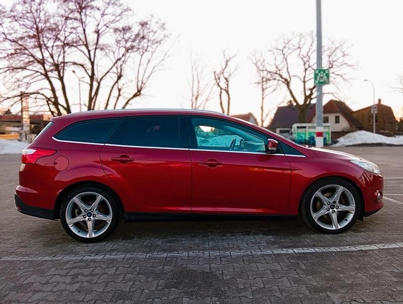 Gebraucht Ford Focus 2011 Rot Kombi