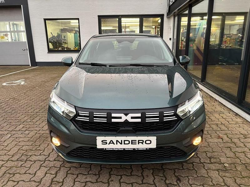 Neu Dacia Sandero Expression 91 PS (66 kW) 2025 Grün Limousine