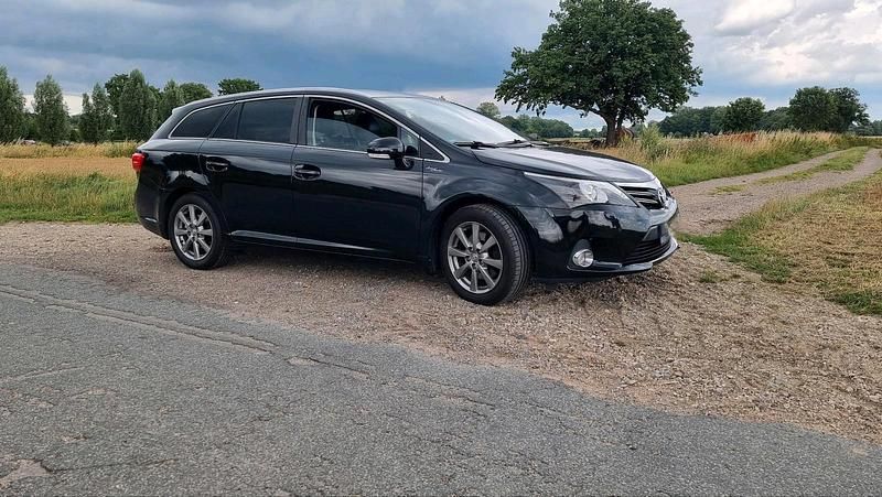 Schwarz Gebraucht 2013 Toyota Avensis Kombi | 7.600 € (Fairer Preis) - Bild 1/4