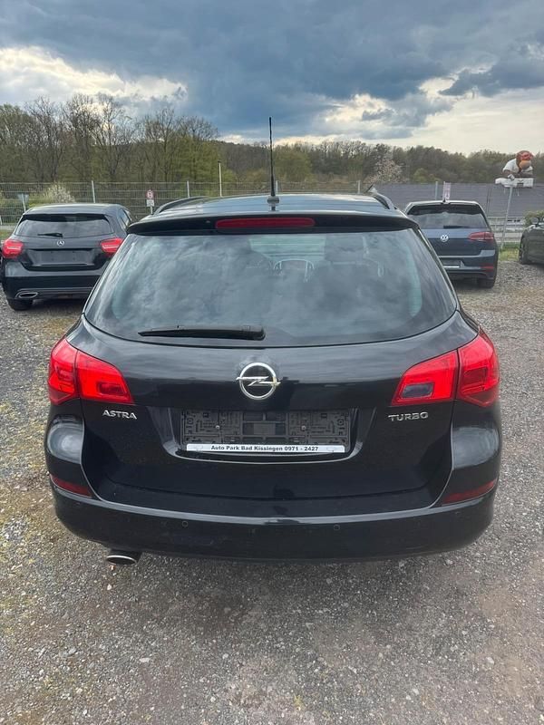 Usata Opel Astra 140 CV (102 kW) 2012 Nero Station wagon