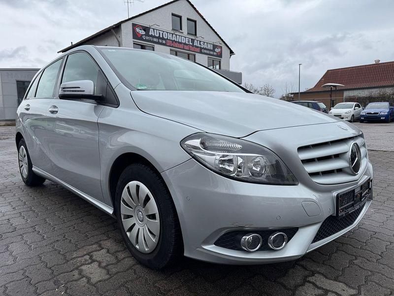 Gebraucht Mercedes B180 122 PS (89 kW) 2014 Silber Van / Kleinbus