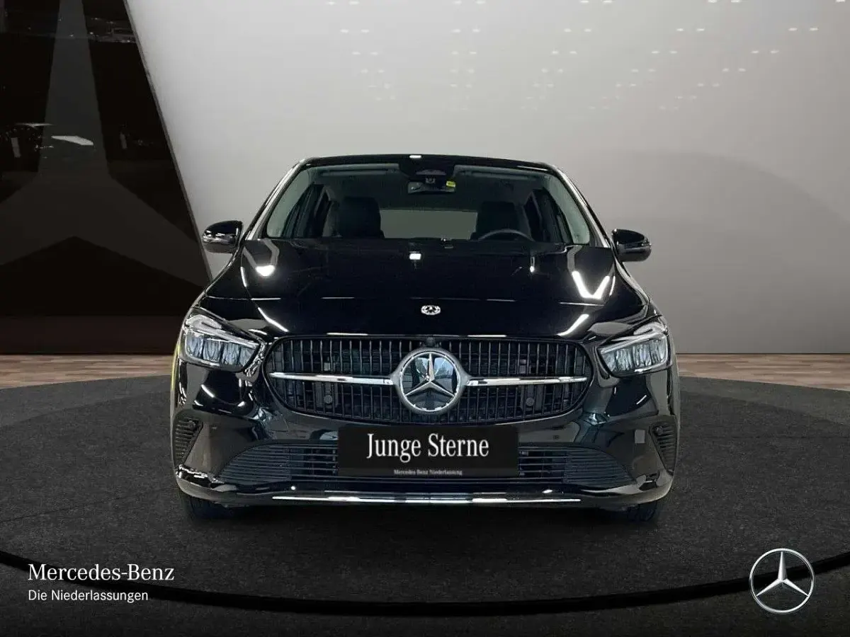 Gebraucht Mercedes B200 Advanced 163 PS (119 kW) 2025 Schwarz Van / Kleinbus