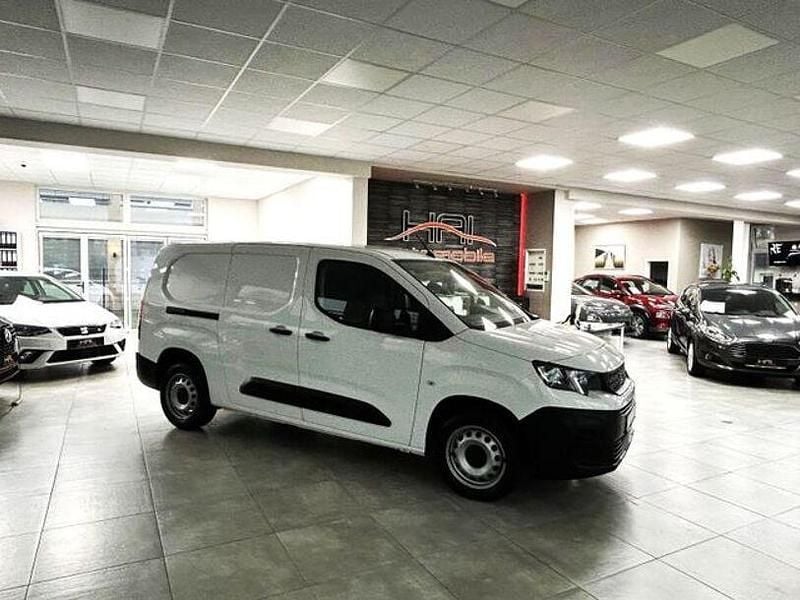 Gebraucht Peugeot Partner Premium 131 PS (96 kW) 2021 Lack weiss banquise/typ aussen Van / Kleinbus