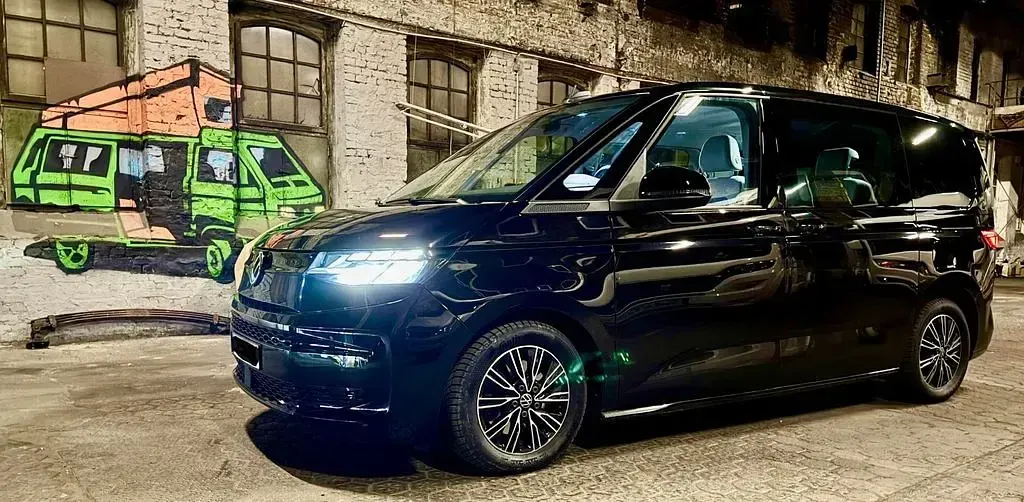 Gebraucht VW Multivan 204 PS (150 kW) 2024 Schwarz Van / Kleinbus