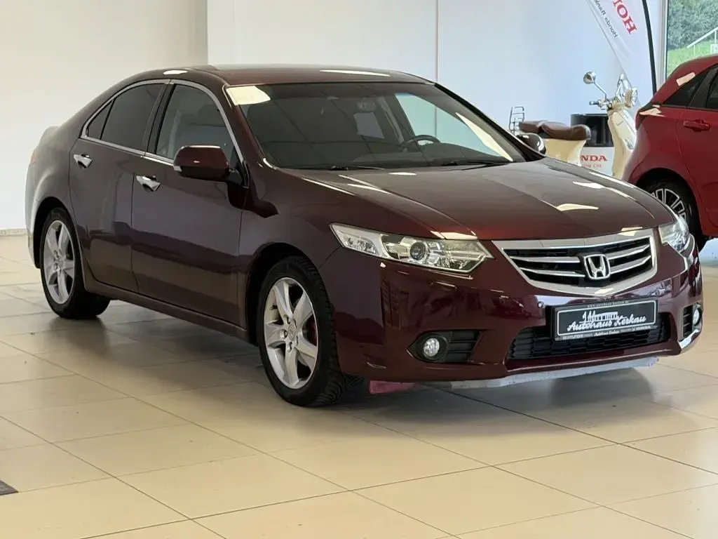 Gebraucht Honda Accord Lifestyle 156 PS (114 kW) 2011 Basque red pearl Limousine