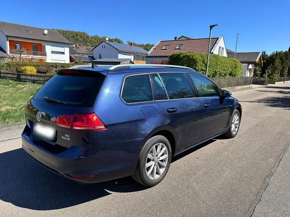 Gebraucht VW Golf VII LOUNGE 110 PS (80 kW) 2015 Blau Kombi