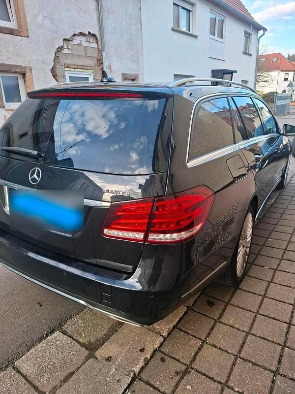 Gebraucht Mercedes E250 204 PS (150 kW) 2015 Schwarz Kombi