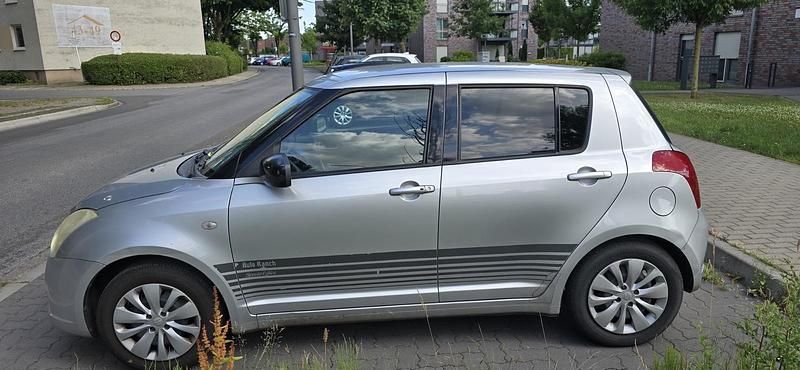 Grau Gebraucht 2005 Suzuki Swift Kleinwagen | 2.900 € (Etwas zu teuer) - Bild 1/4