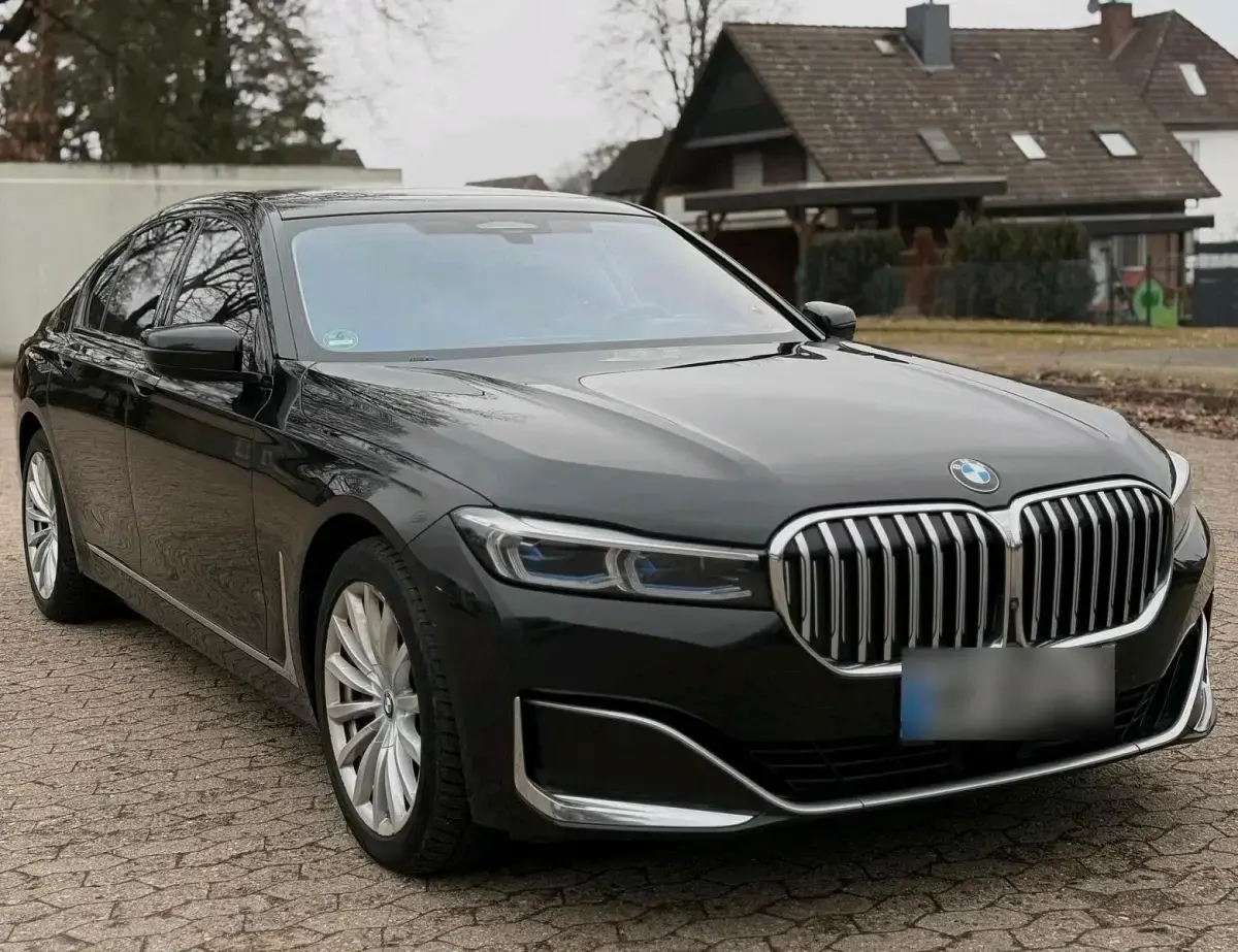 Gebraucht BMW 750 530 PS (389 kW) 2019 Schwarz Limousine