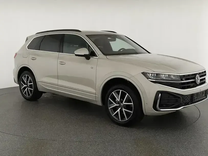 Gebraucht VW Touareg R-line 286 PS (210 kW) 2024 Sechura beige metallic SUV
