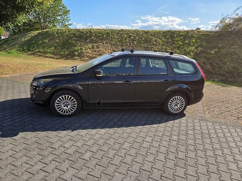 Schwarz Gebraucht 2010 Ford Focus Ghia Kombi | 2.950 € (Superpreis) - Bild 1/4