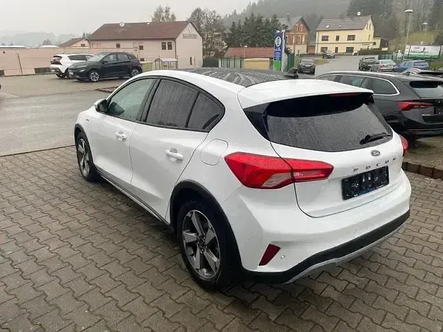 Gebraucht Ford Focus Active X 174 PS (127 kW) 2021 Weiß Limousine