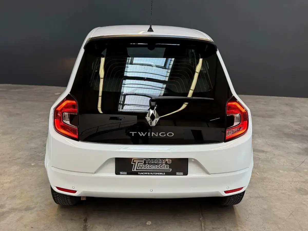 Używany Renault Twingo Equilibre 65 KM (47 kW) 2023 Biały Hatchback