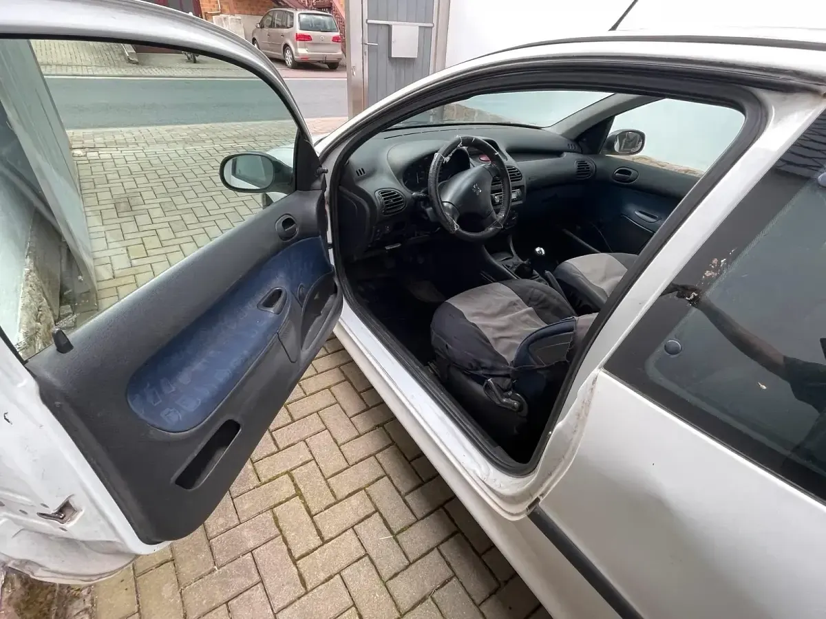 Gebraucht Peugeot 206 68 PS (50 kW) 2005 Weiß Kleinwagen