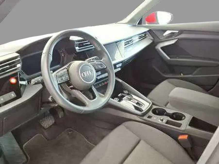 Second-hand Audi A3 Advanced Plus 150 CP (110 kW) 2025 Roșu Berlinǎ