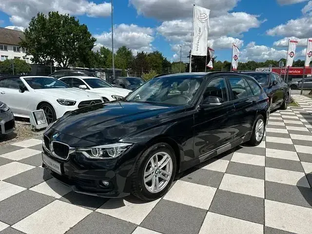 Gebraucht BMW 320 Advantage 190 PS (139 kW) 2018 Schwarz Kombi