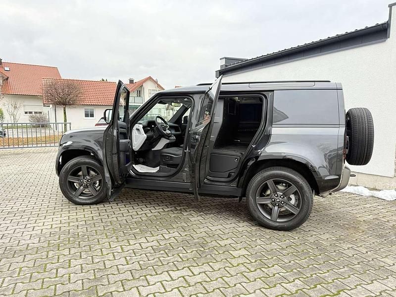Neu Land Rover Defender SE Dynamic 249 PS (183 kW) 2025 Carpathian grey SUV