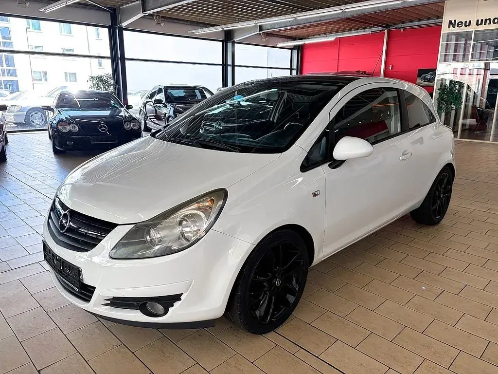 Gebraucht Opel Corsa Color Edition 90 PS (66 kW) 2009 Weiß Kleinwagen