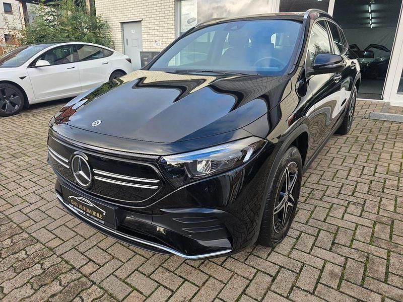 Schwarz Gebraucht 2022 Mercedes EQA300 AMG SUV | 28.560 € - Bild 1/4