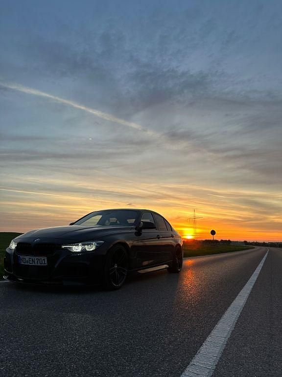 Schwarz Gebraucht 2018 BMW 320 M Sport Limousine | 17.999 € (Fairer Preis) - Bild 1/4