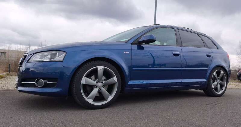 Scubablau metallic Gebraucht 2013 Audi A3 Sportback S-Line Kombi | 9.999 € (Fairer Preis) - Bild 1/4
