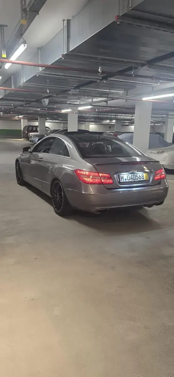 Używany Mercedes E500 402 KM (295 kW) 2010 Beżowy Coupe