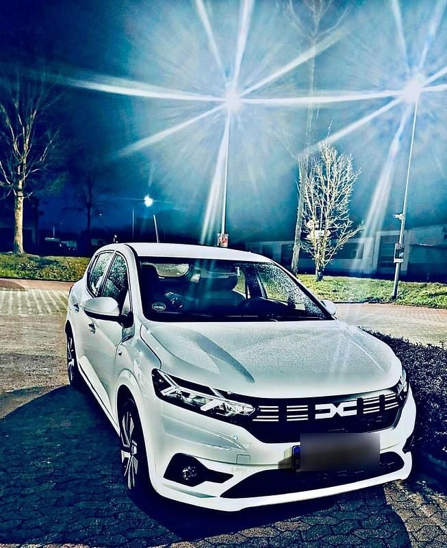 Weiß Gebraucht 2025 Dacia Sandero Expression Limousine | 13.700 € (Superpreis) - Bild 1/4