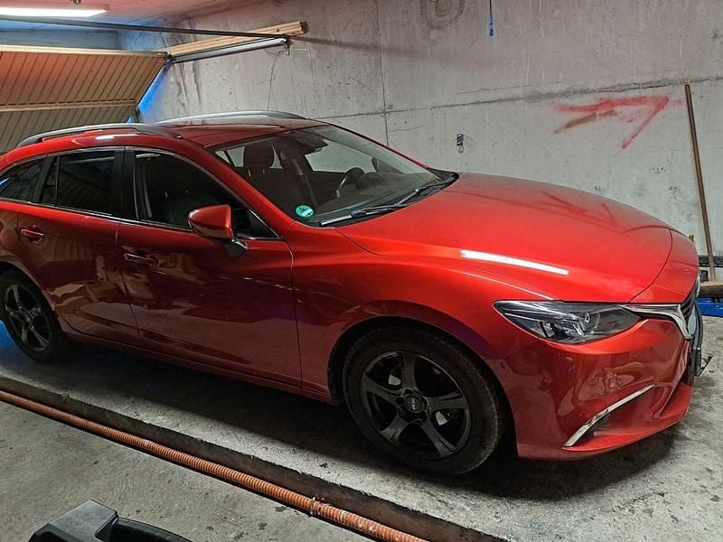 Gebraucht Mazda 6 Exclusive-Line 150 PS (110 kW) 2015 Rot Kombi