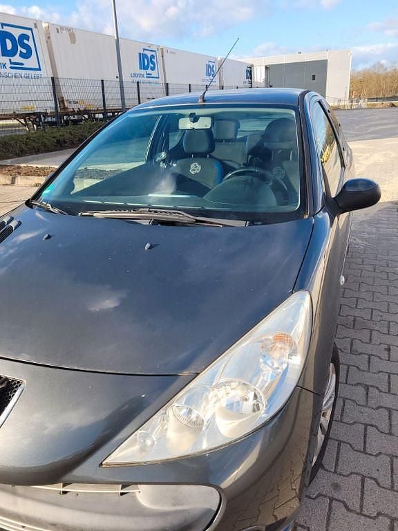 Gebraucht Peugeot 206 73 PS (53 kW) 2012 Grau Limousine