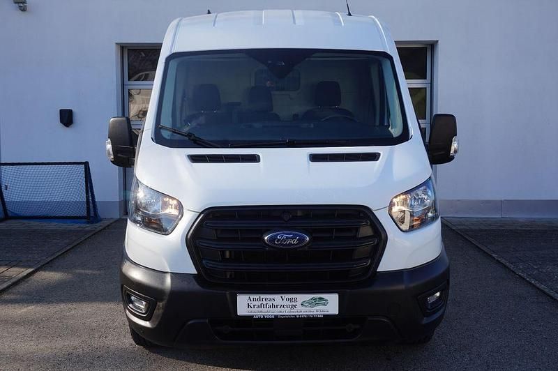 Gebraucht Ford Transit Trend 131 PS (96 kW) 2023 Weiß Limousine