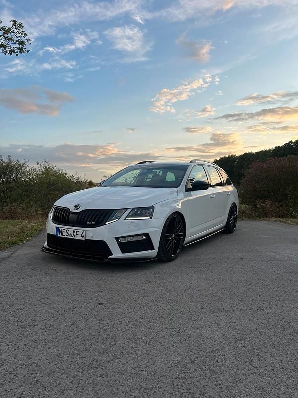 Weiß Gebraucht 2017 Skoda Octavia RS Kombi | 13.000 € (Fairer Preis) - Bild 1/4