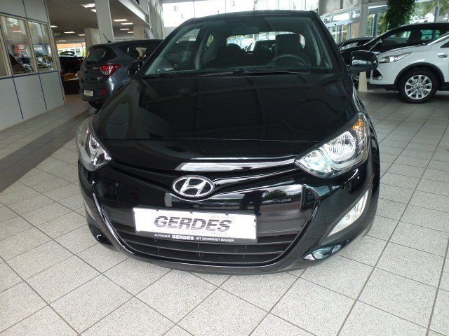 Gebraucht Hyundai i20 Edition 86 PS (63 kW) 2013 Schwarz Limousine