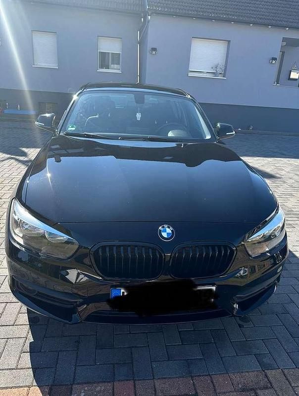Schwarz Gebraucht 2017 BMW 118 Advantage Kleinwagen | 11.000 € (Fairer Preis) - Bild 1/4